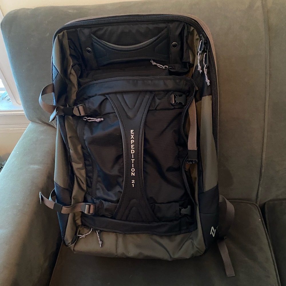 Eddie Bauer Expedition Drop Bottom Rolling Duffel Carry On